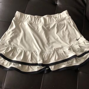 Nike tennis skirt-size medium
